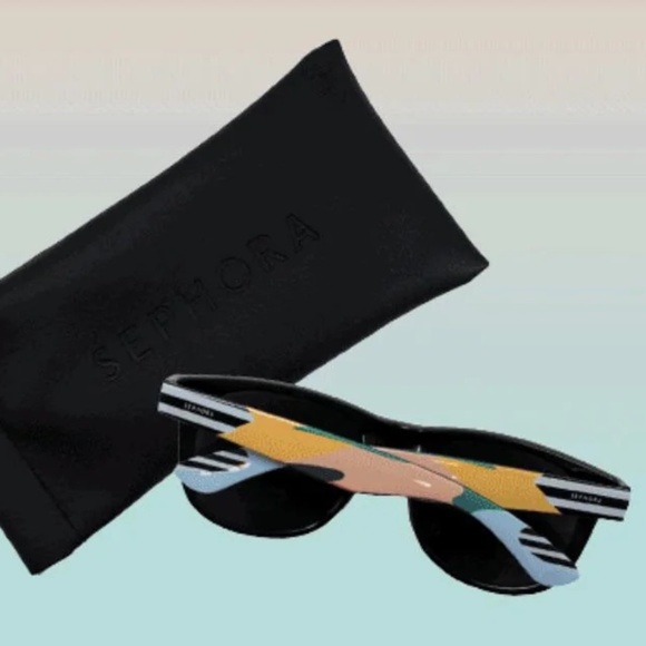 Sephora Accessories - NIB Sephora Sunglasses with Case